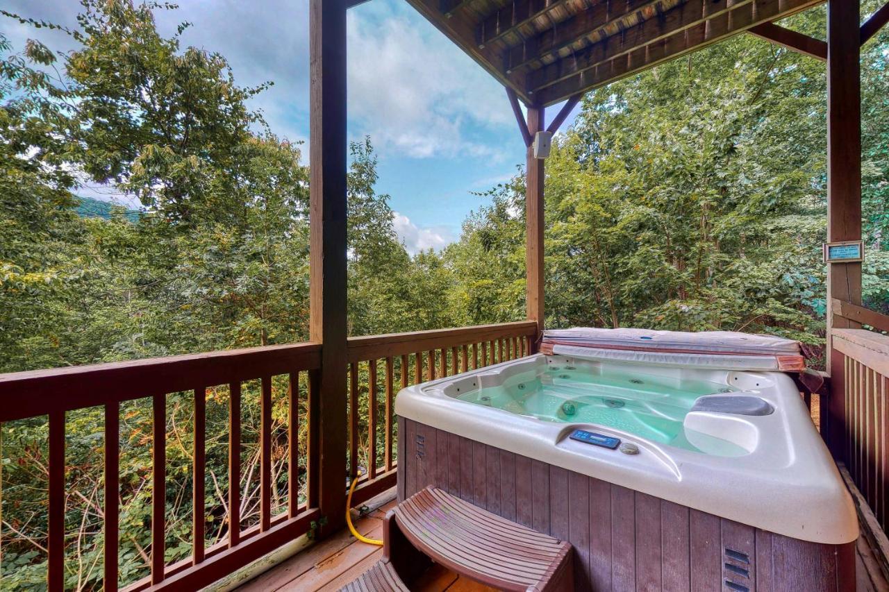 Red Roof Retreat Cleveland Exterior foto