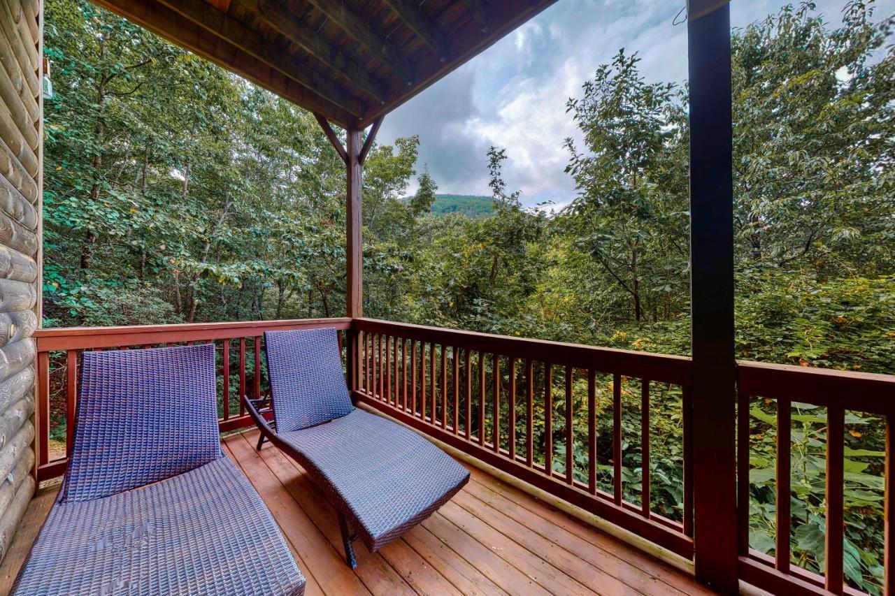 Red Roof Retreat Cleveland Exterior foto
