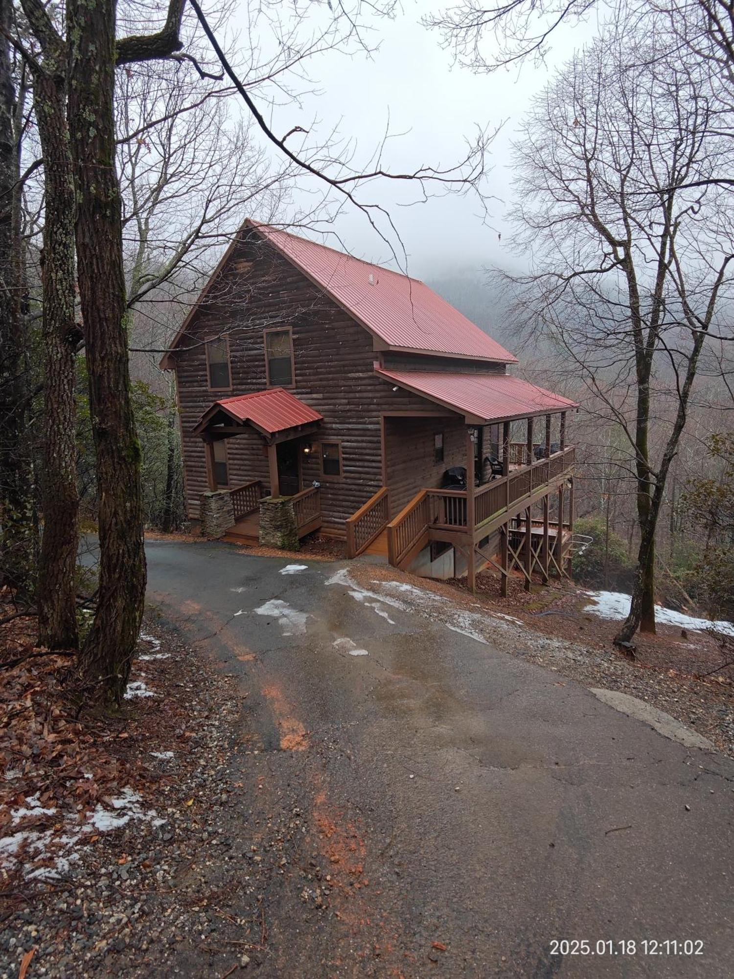 Red Roof Retreat Cleveland Exterior foto